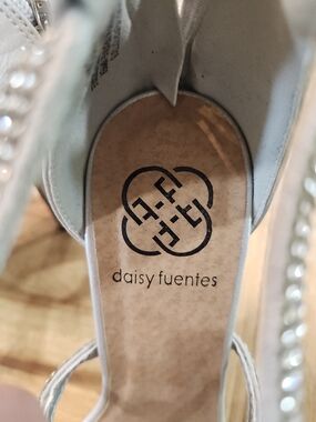 Daisy Fuentes Silver Rhinestone Strappy Heels